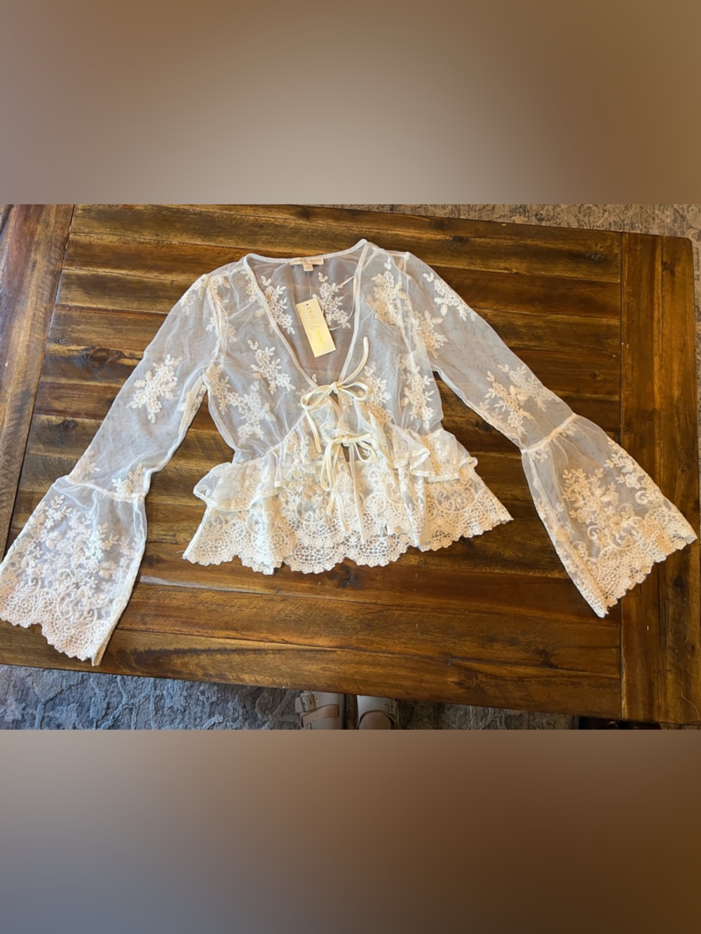 Thirty Thirty LA Lace Ruffle Bell sleeve cover
